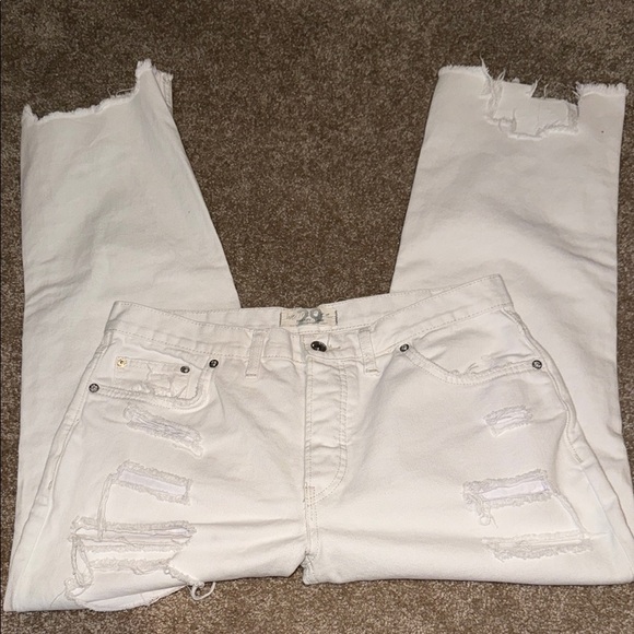We The Free Heavily Distressed White Jeans - size 29. B4 - Picture 5 of 7